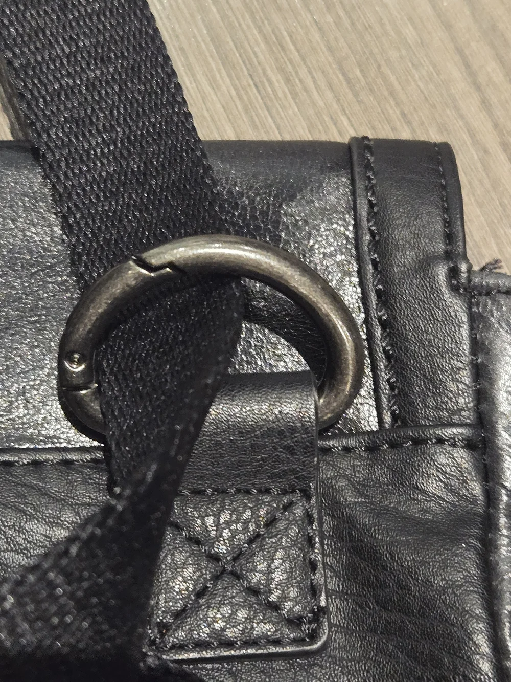 The Sak Ventura Black Soft Leather Convertible Backpack Crossbody EUC Pristine